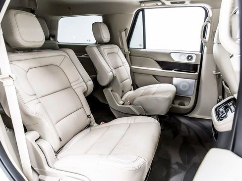 Used 2021 Lincoln Navigator Reserve w/ Luxury Package RWD image 35