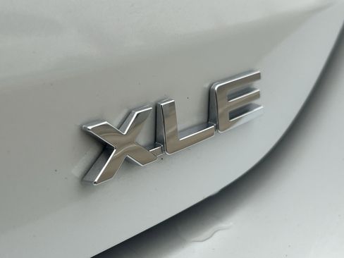 Used 2025 Toyota Highlander XLE image 10