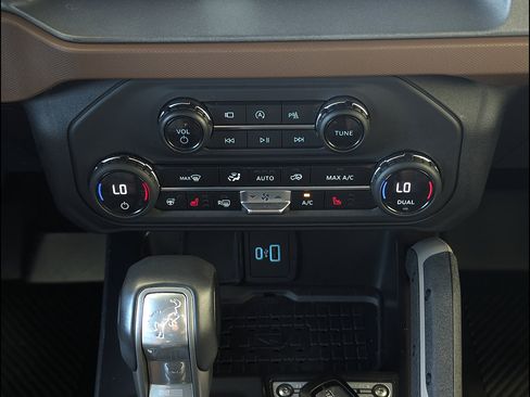 Used 2024 Ford Bronco Outer Banks AWD/4WD image 32