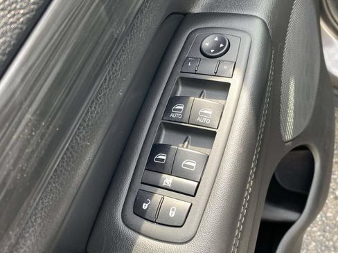 Used 2019 Jeep Grand Cherokee Laredo RWD image 17