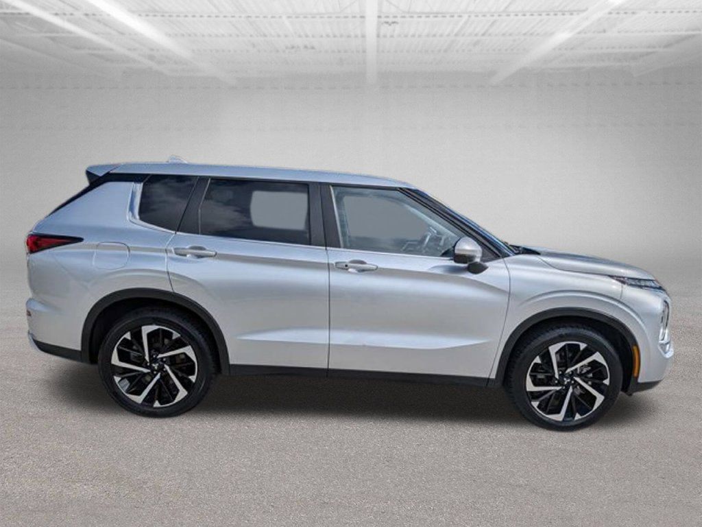 Used 2024 Mitsubishi Outlander SE FWD image 4
