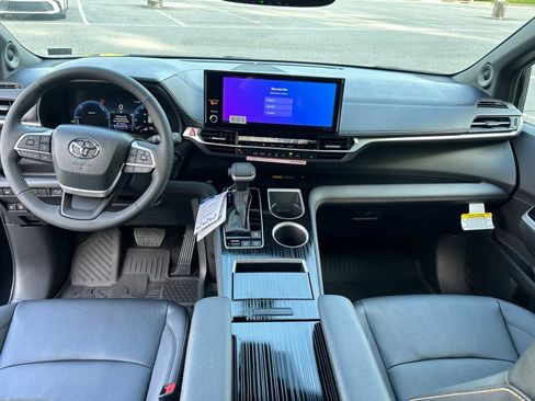 New 2026 Toyota Sienna XLE Woodland Edition AWD/4WD image 12