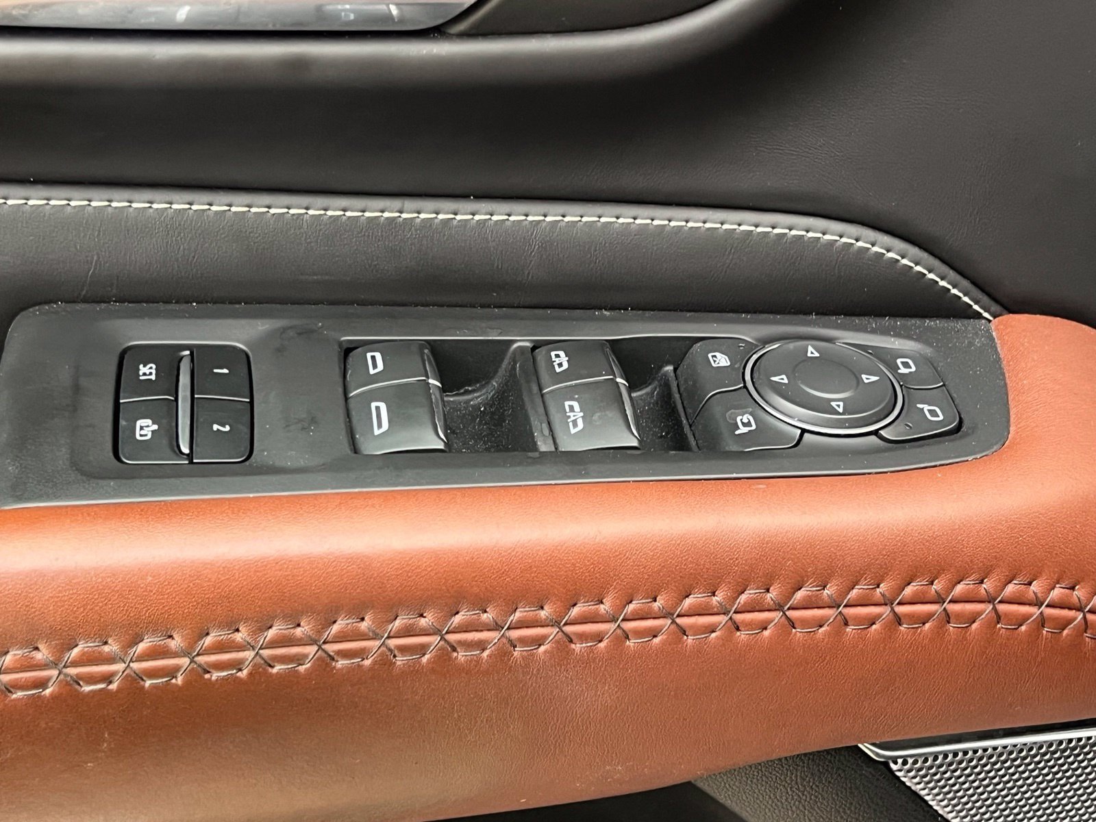 Used 2023 GMC Yukon XL Denali Ultimate AWD/4WD image 29