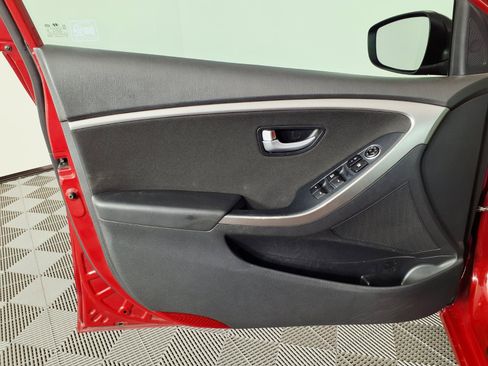 Used 2016 Hyundai Elantra GT FWD image 16