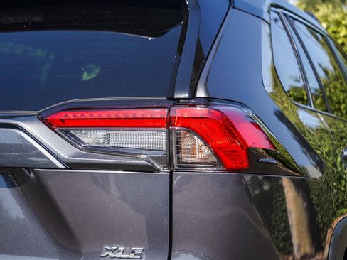 Used 2024 Toyota RAV4 XLE AWD/4WD image 7