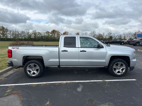 Used 2018 Chevrolet Silverado 1500 Custom w/ Custom Value Package image 3