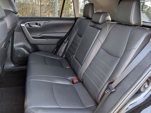 Used 2020 Toyota RAV4 XLE Premium image 33