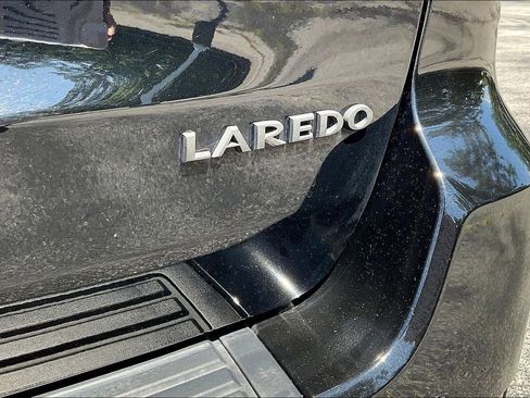 Used 2021 Jeep Grand Cherokee Laredo AWD/4WD image 26