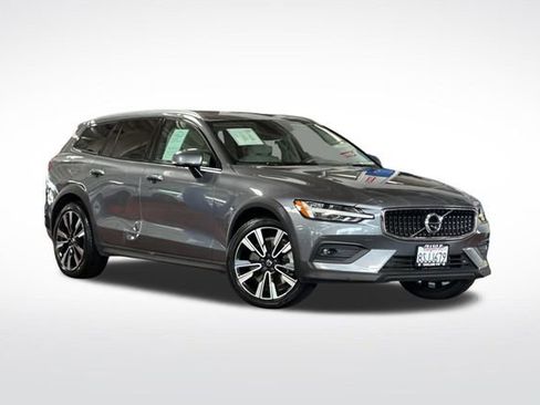 Used 2020 Volvo V60 T5 Cross Country w/ Protection Package Premier AWD/4WD image 2