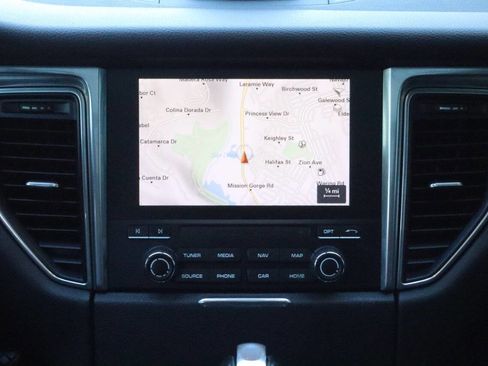 Used 2018 Porsche Macan S image 10