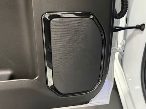 Used 2025 GMC Sierra 2500 AT4 w/ Technology Package image 39