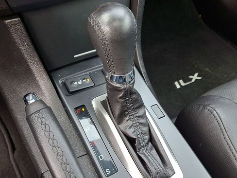 Used 2017 Acura ILX w/ Premium Package image 15