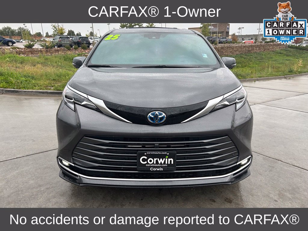 Used 2025 Toyota Sienna Platinum AWD/4WD image 2