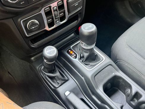 Used 2023 Jeep Wrangler Unlimited Sport AWD/4WD image 8