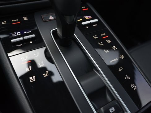 Certified 2026 Porsche Macan AWD/4WD image 23