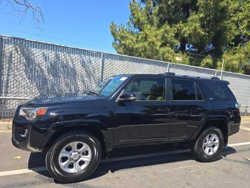 Used 2021 Toyota 4Runner SR5 Premium w/ Moonroof Package AWD/4WD image 1