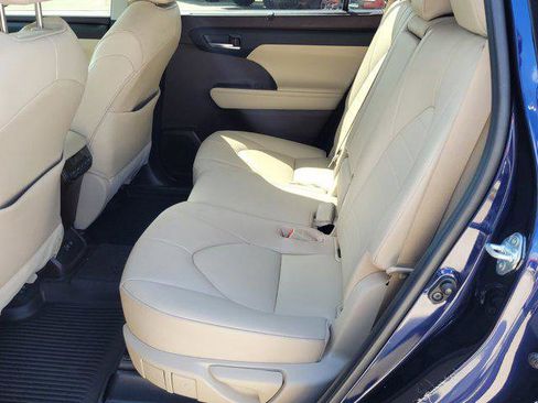 Certified 2021 Toyota Highlander XLE image 5