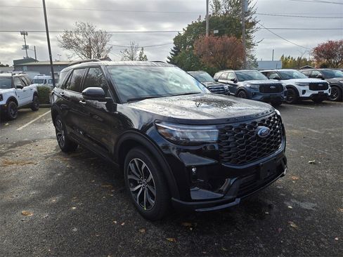 New 2026 Ford Explorer ST-Line image 3