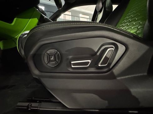 Used 2020 Lamborghini Urus image 46