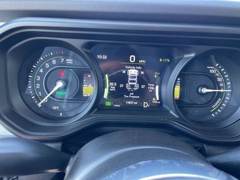 Used 2025 Jeep Wrangler Unlimited Sahara image 8