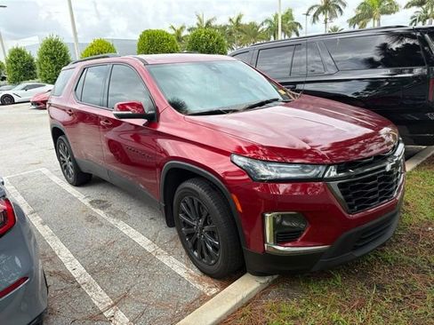 Used 2023 Chevrolet Traverse RS FWD image 2