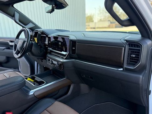 Used 2024 Chevrolet Silverado 2500 High Country w/ Technology Package image 39