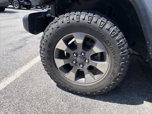 Used 2018 Jeep Wrangler Unlimited Sahara AWD/4WD image 9
