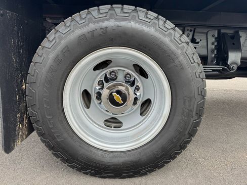 Used 2022 Chevrolet Silverado 3500 LT w/ Convenience Package image 11