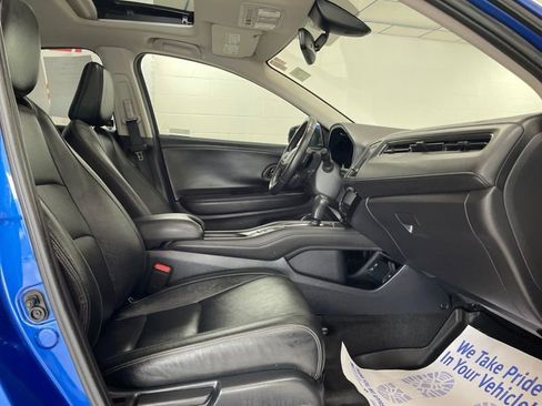 Used 2021 Honda HR-V Touring image 12