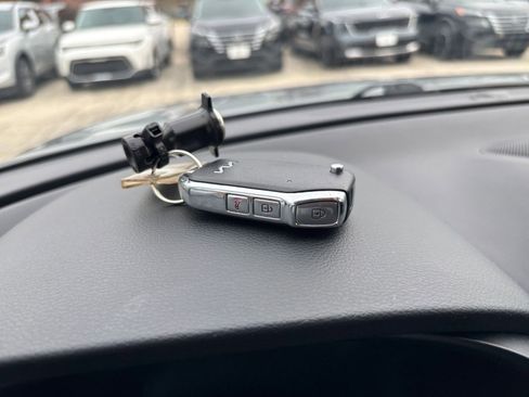 Used 2025 Kia Soul LX w/ LX Technology Package FWD image 21