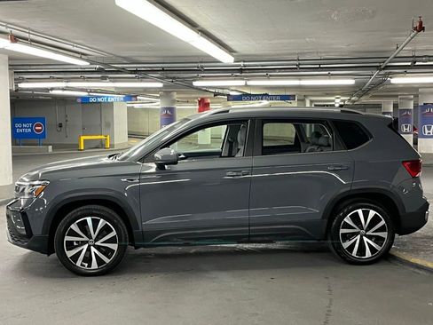 Certified 2022 Volkswagen Taos SE image 33