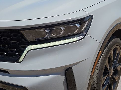 Used 2023 Kia Sorento SX FWD image 9