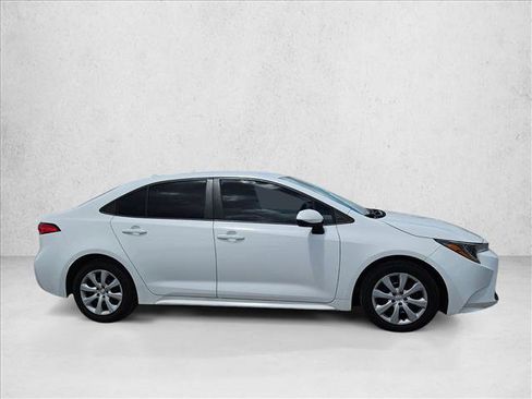 Used 2021 Toyota Corolla LE FWD image 4
