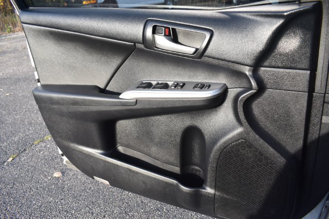 Used 2014 Toyota Camry SE FWD image 31