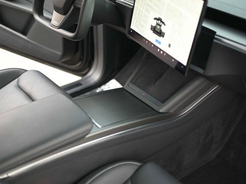 Used 2023 Tesla Model X Plaid image 17