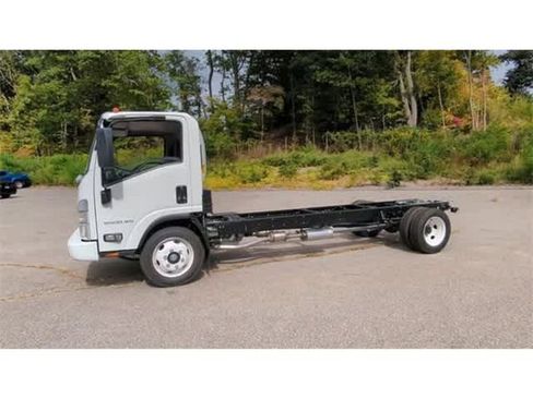 New 2025 Chevrolet Low Cab Forward 5500XG RWD image 4