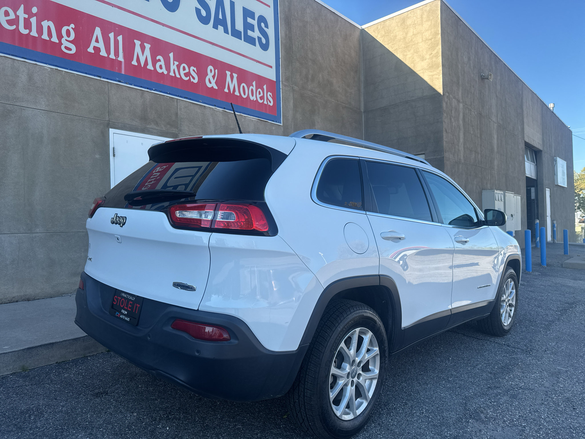 Used 2018 Jeep Cherokee Latitude w/ Safety Group AWD/4WD image 5