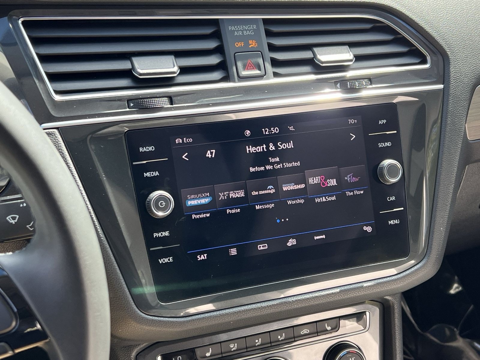 Used 2020 Volkswagen Tiguan SE w/ Panoramic Sunroof Package AWD/4WD image 23