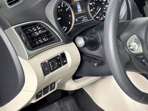 Used 2016 Nissan Sentra SV image 12