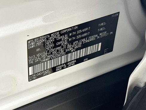Used 2025 Toyota RAV4 XLE AWD/4WD image 12