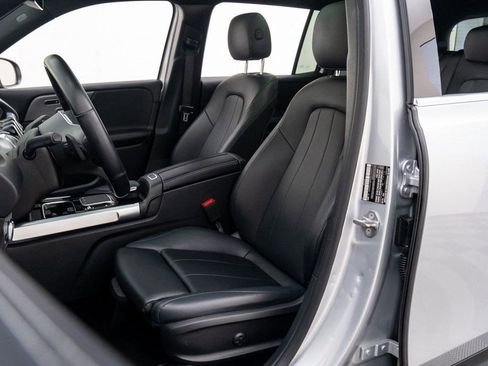 Used 2021 Mercedes-Benz GLB 250 4MATIC w/ Premium Package image 17