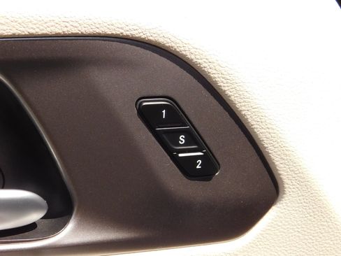 Used 2024 Chrysler Pacifica Touring-L FWD image 15