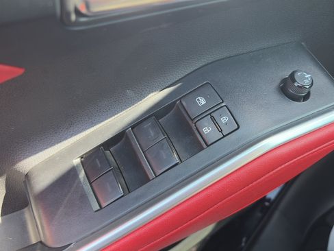 Used 2024 Toyota Highlander XSE FWD image 25
