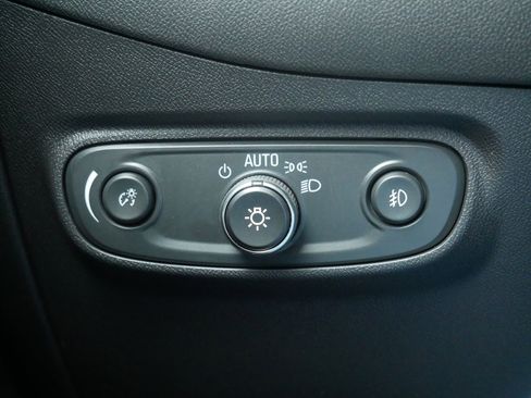 Used 2021 Chevrolet Equinox Premier image 25