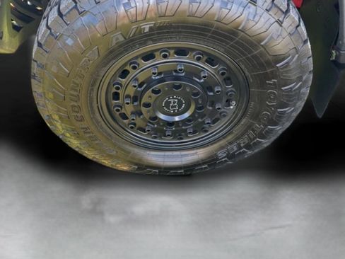 Used 2025 INEOS Grenadier AWD/4WD image 32