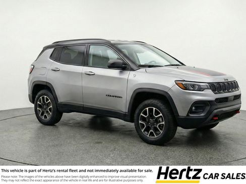 Used 2025 Jeep Compass Trailhawk image 1