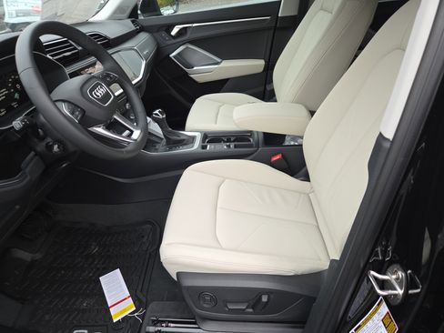 New 2025 Audi Q3 2.0T Premium image 16