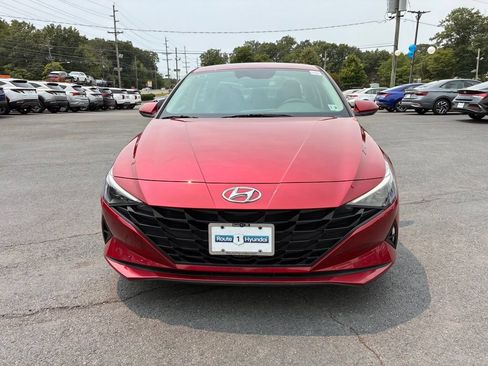 Used 2023 Hyundai Elantra SE FWD image 2