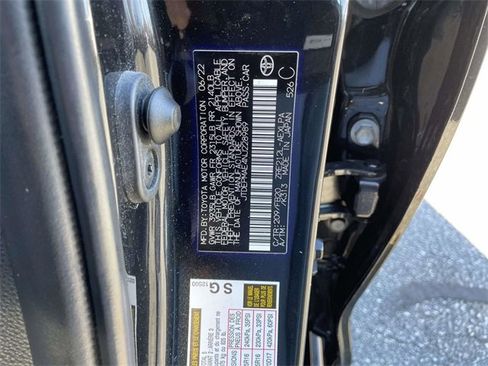 Used 2022 Toyota Corolla LE image 32