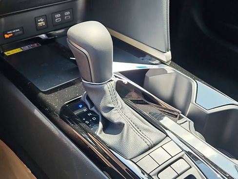 New 2026 Toyota Camry Hybrid AWD/4WD image 19